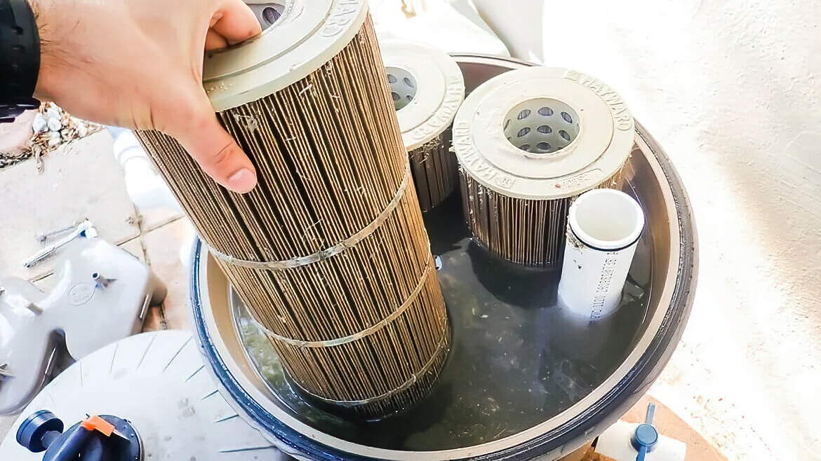 Cleaning Water Filter Housing