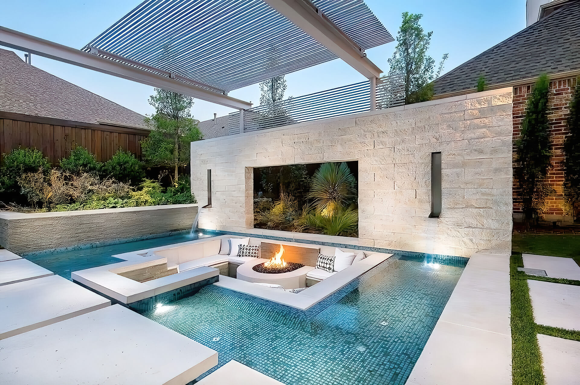 Cosy Fire Surounded Pool