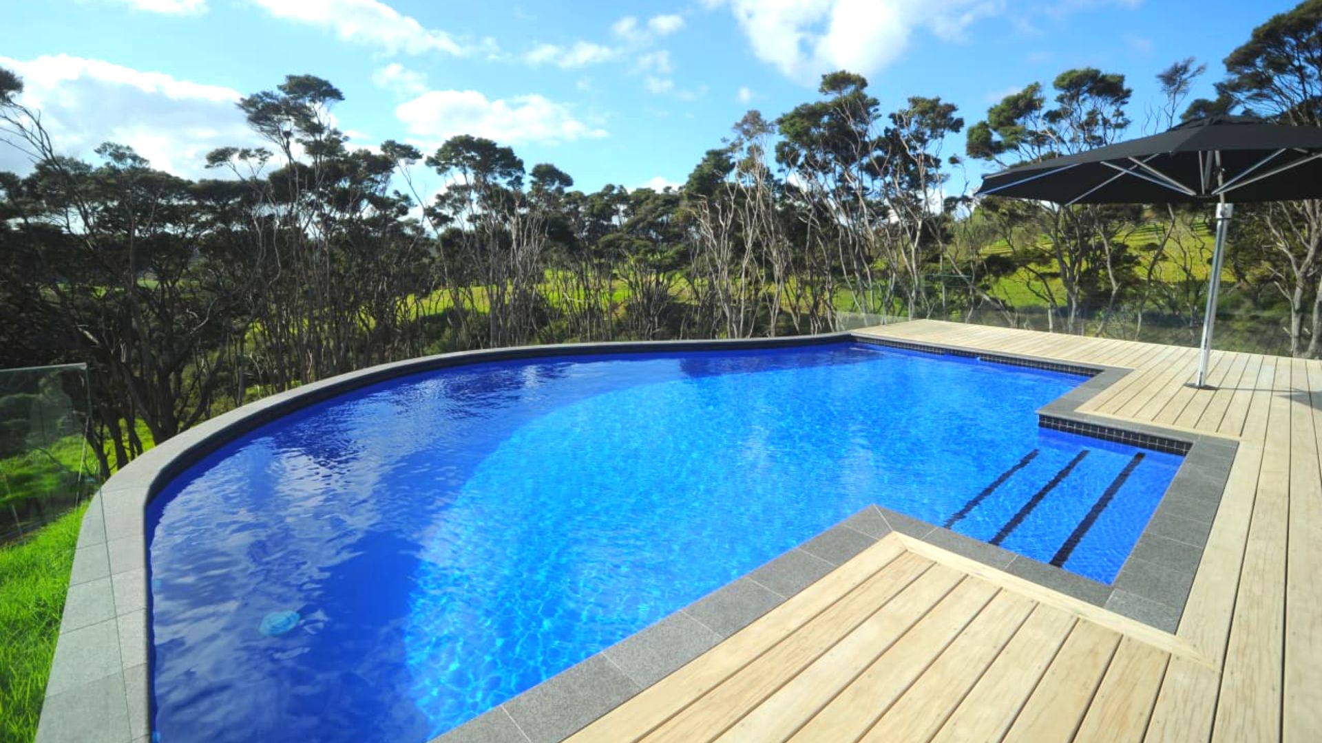 Customised Designed Fibreglass Pool With Heating Customised Designed Fibreglass Pool Heating