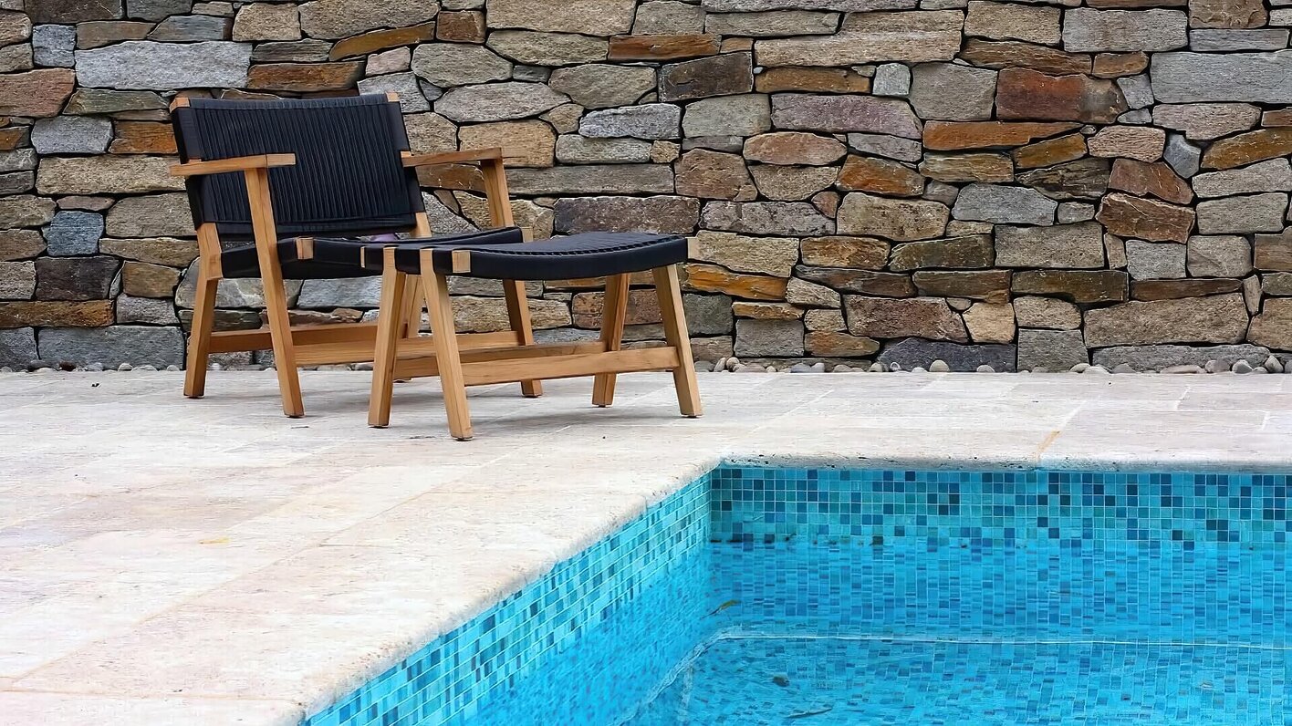 Extensive Guide To Modern Pool Fencing Walls