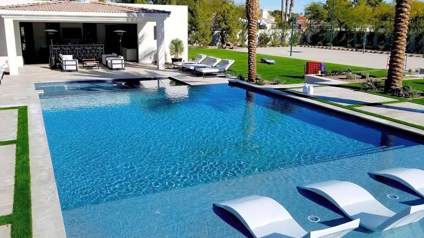 Choosing Between A Saltwater Pool & Chlorine Pool