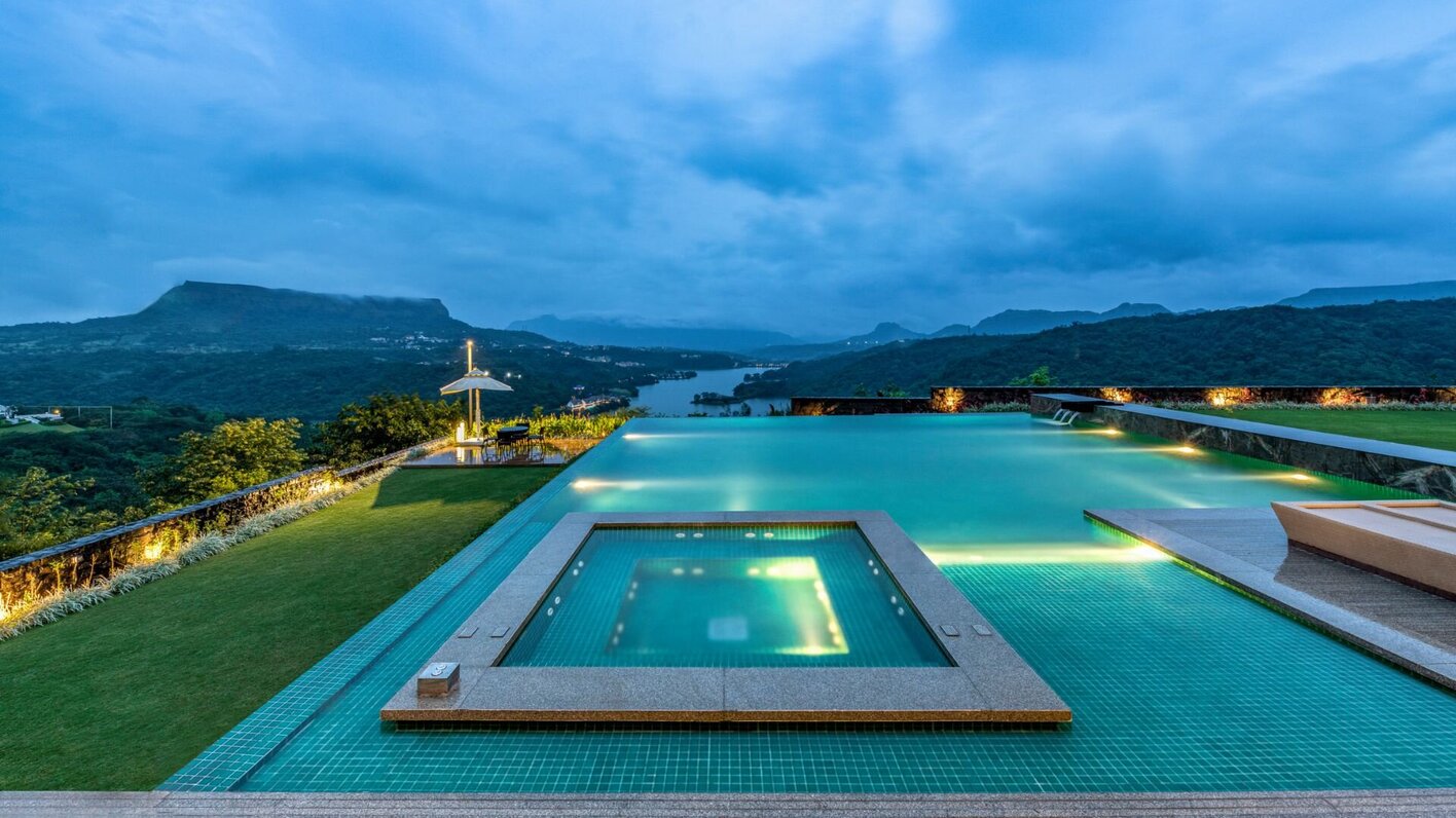 Choosing The Ideal Pool: Concrete vs. Fiberglass