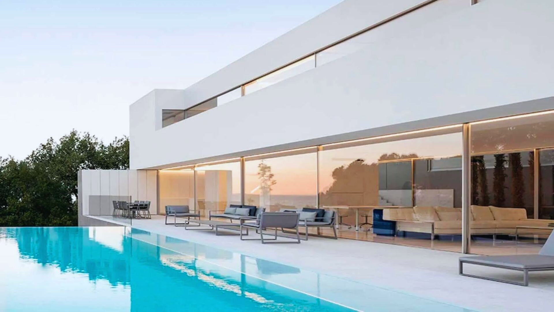 Inifinity Pool White House